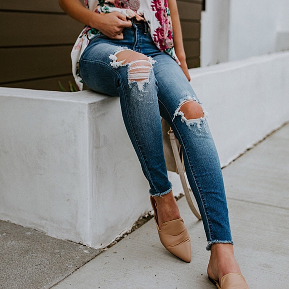 Distressed Denim Frayed Hem Ankle Skinny Jeans - Picture 5 of 9